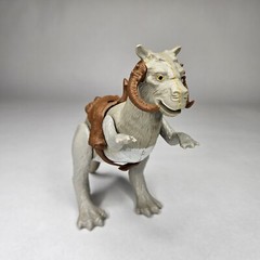 Kenner Star Wars 1979 ESB Tauntaun With Original Saddle Closed Belly