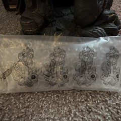 Xbox 360 Gears of War 3 Epic Edition Figure w/ Art & Design of Gears of War Book