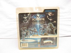 2005 McFarlane Alien v. Predator Play Sets Alien Queen with Base