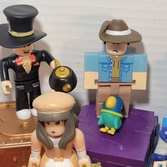 Roblox Lot of 12 Action Figures with Accessories & Box Collectable Toys NO CODES