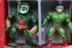 Collector’s Case Complete holds 8 Masters of the Universe with 4 figures