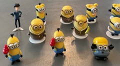 Lot of 12 MINIONS Miniature Figures Despicable Me