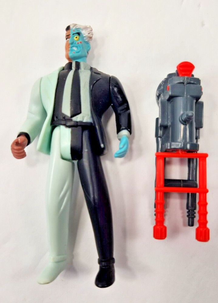 1993 BATMAN THE ANIMATED SERIES TWO-FACE WITH FIRING ROULETT WHEEL GUN KENNER
