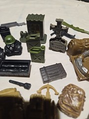 Combat Fighter Action Figure Weapons & Backpacks Various Scales ~ 100 Pieces