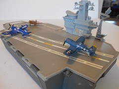 Toy U.S. Aircraft Carrier USS Doris Miller (CVN-81) w/4 WWII Airplanes, 18″ L
