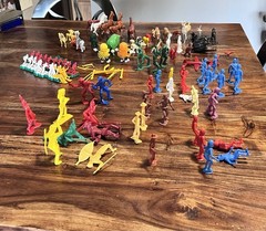 Huge Lot Action Figure & Animals -80 Pieces From Various Playsets!