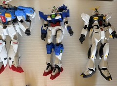 Mixed Gundam Model Kit Lot of 5 Assembled Bandai Figures w/ Parts & Accessories