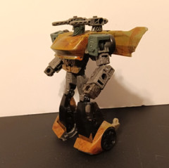 SPARKLESS BOT Transformers WFC Netflix Siege Kingdom Deluxe Class COMPLETE