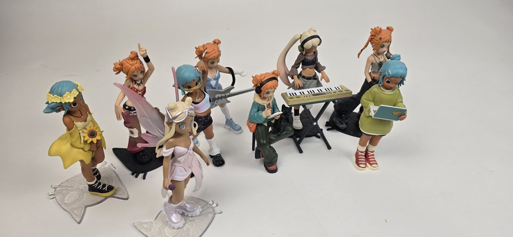 Peach Riot POp MaRT-Lot Of 9 FIGURES
