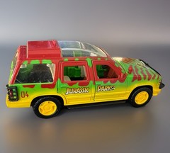 Mattel 2020 Jurassic Park 1993 Ford Explorer Model Car 04 Green Yellow Red