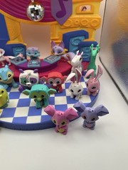 Animal Jam Club Geoz Dance Party With 17 Figure Lot