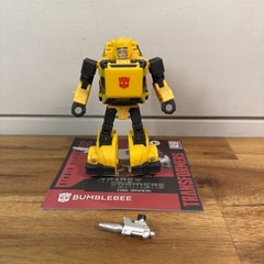 TRANSFORMERS STUDIO SERIES 86 BUMBLEBEE (COMPLETE) Figure Ships fast!