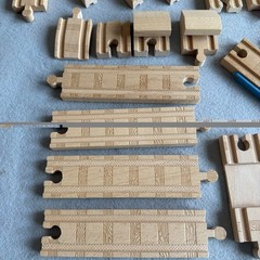 LOT of Vintage Thomas The Train Wooden Railway Tracks 69 Pieces Maron Bridge