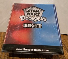 Disney Figurine D23 Expo 2024 Star Wars Doorables Jedi vs. Sith Figure – Sealed
