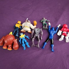 RANDOM LOT OF DIFFERENT ACTION FIGURES SEE PHOTOS FIGURES SHOW SIGN OF WEAR