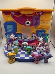 Animal Jam Club Geoz Dance Party With 17 Figure Lot