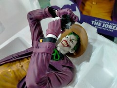 DC COLLECTABLES DC DESIGNER SERIES THE JOKER BRIAN BOLLAND IN BOX – 4490 OF 5000