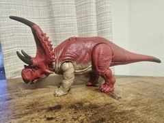 Jurassic World Diabloceratops Red Dino Tracker Roar Sound Action Figure.