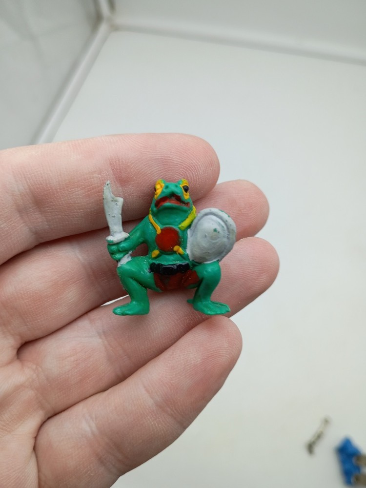 Vintage Frog Warrior Sword Shield Vending Machine Toy Figure RARE D&D Mini Toad