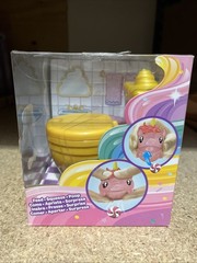Mattel 2018 Pooparoos Happy Gold Toilet w 4 Surpriseroos New in Box