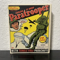 Schylling Retro Paratrooper 17″ Tangle Free Parachute Green Army Men Toy NEW