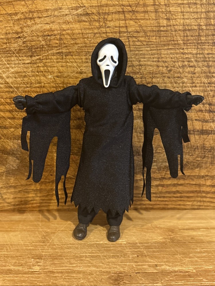 NECA 2019 Ghostface Clothed Action Figure from the Scream collection Please Read