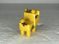 Minecraft Chest Series 2 1″ Gold Mooshroom Cow Mini Figure Mojang