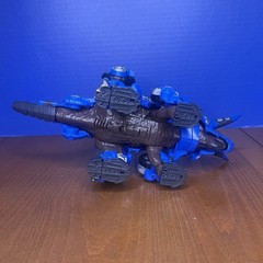 Express Armored Saurus Triceratops DX Deluxe Sound Dinosaur Transforming Robot