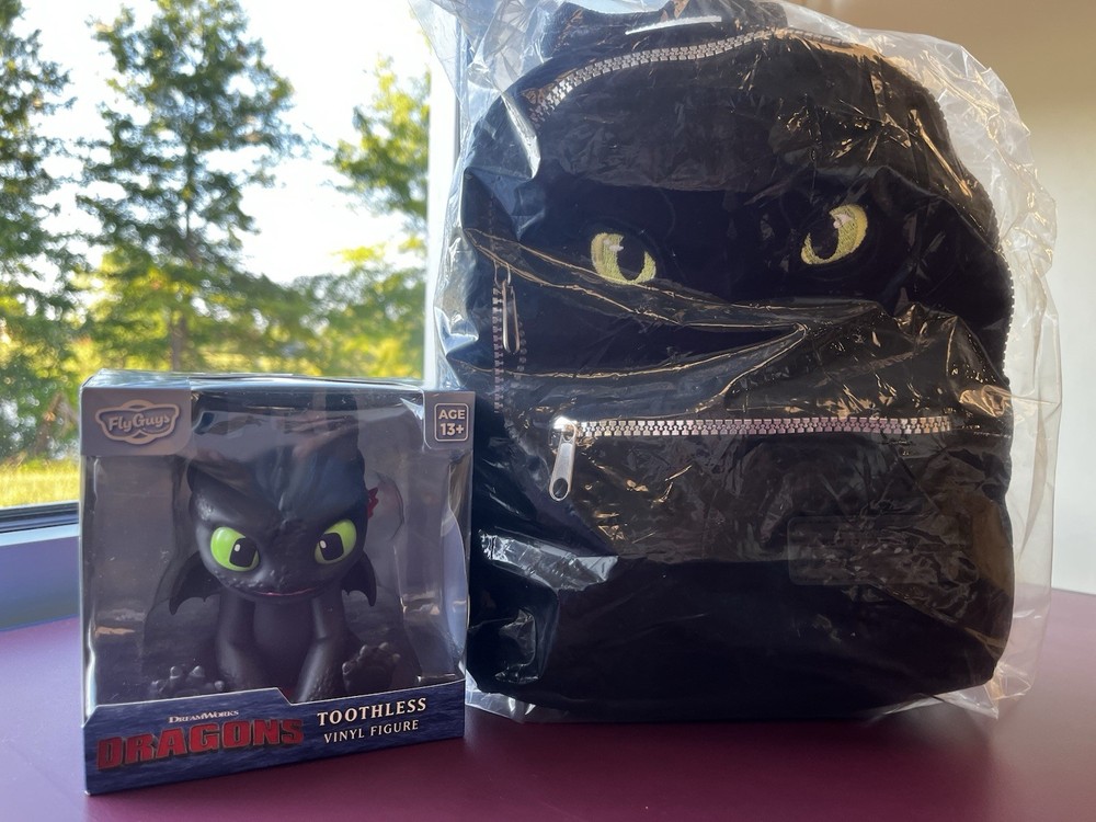Brand new *HTTYD Toothless Mini Backpack/CultureFly Sitting Toothless Figurine