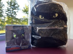 Brand new *HTTYD Toothless Mini Backpack/CultureFly Sitting Toothless Figurine