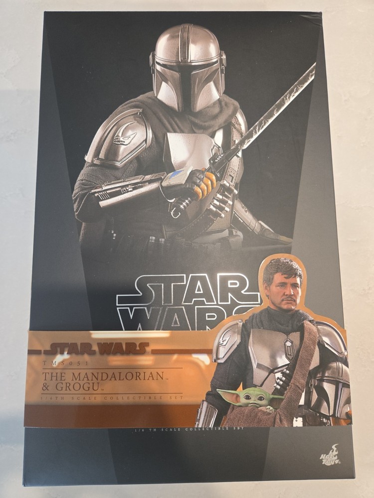 Hot Toys TMS051 The Mandolorian & Grogu | 1/6 Star Wars Chrome Mando