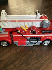Paw Patrol Ultimate Fire Truck Ultimate Rescue 5 Figures Car And Water Canons