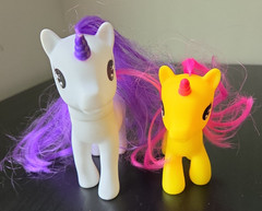 Lot Of 2 Large Plastic Play Horses Ponies White Yellow Toy Figure Unbranded