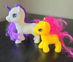 Lot Of 2 Large Plastic Play Horses Ponies White Yellow Toy Figure Unbranded