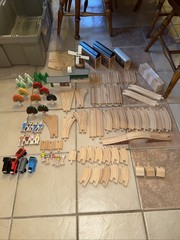 100 Piece SET ! THOMAS FRIENDS TRAIN WOODEN RAILWAY 1992 , #99402 !