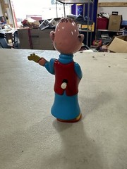 1983 Wind Up Simon with Guitar. One of the Chipmunks. CBS Inc 5″ plastic D45