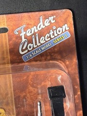 SD Toys Fender Collection 1/6 Scale Model Series 1 Stratocaster 2005 INCOMPLETE