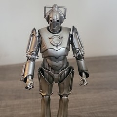 Doctor Who Cyberman with Arm Weapon Figure Doctor Who The Age of Steel Figure