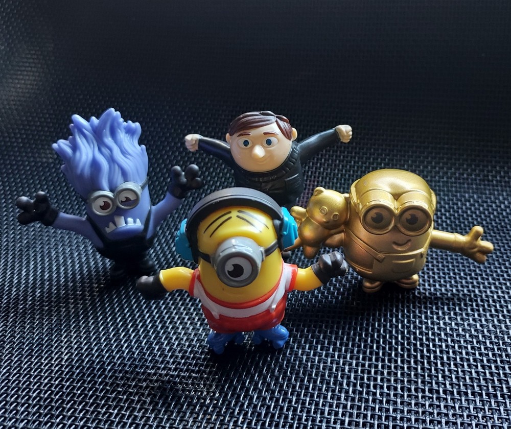 (4) 2009 Despicable Me 1.5″ Minion Toy Action Figures