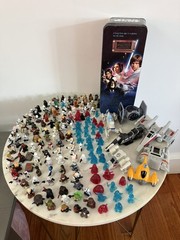 Hasbro Star Wars Micro Force Mini Lot Figures, Vehicles, and Tin – All in photo!