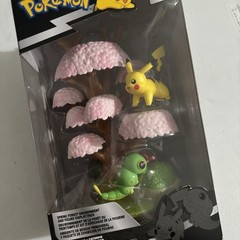 Pokémon Select Series 4 – Spring Forest Environment – Pikachu & Caterpie Pokemon