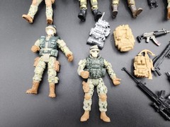 Chap Mei Army Men Lot Of 8 Plus Guns Backpacks