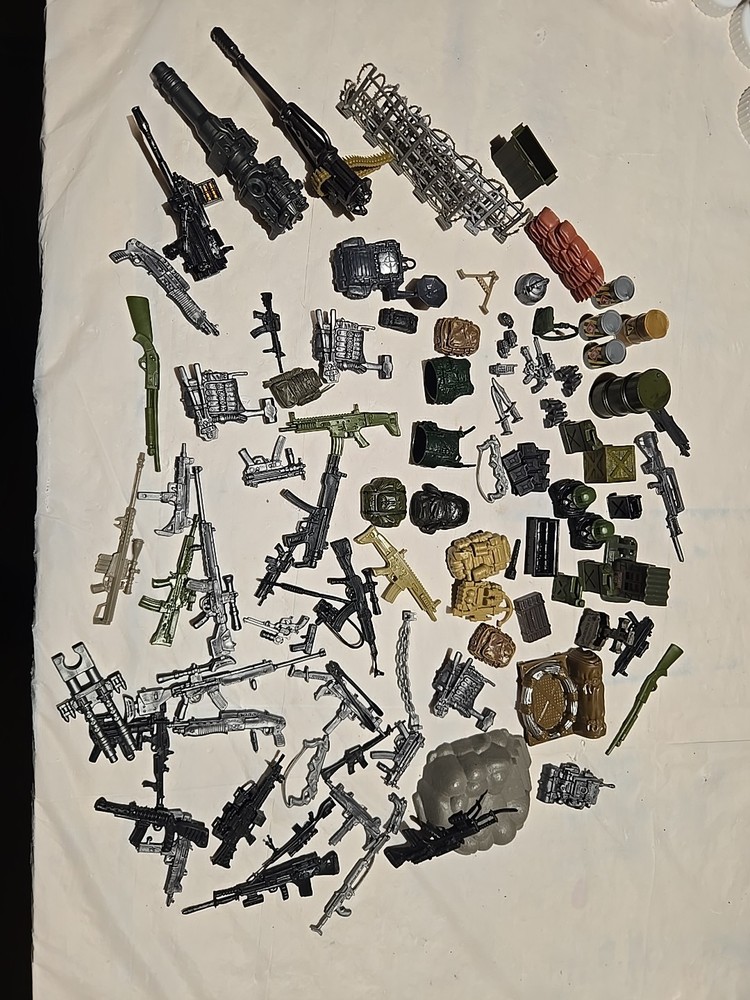 Combat Fighter Action Figure Weapons & Backpacks Various Scales ~ 100 Pieces