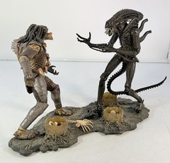 McFarlane Toys 2002 Movie Maniacs Alien vs. Predator Deluxe Set Action Figures