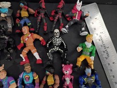 Fortnite Mini Action Figures approx 2 inches tall LOT of 20 mini figures