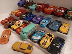 Disney Pixar Cars Lot Of 25 Die-Cast Metal Plastic 1:43 And 1:55 Scale Lightning