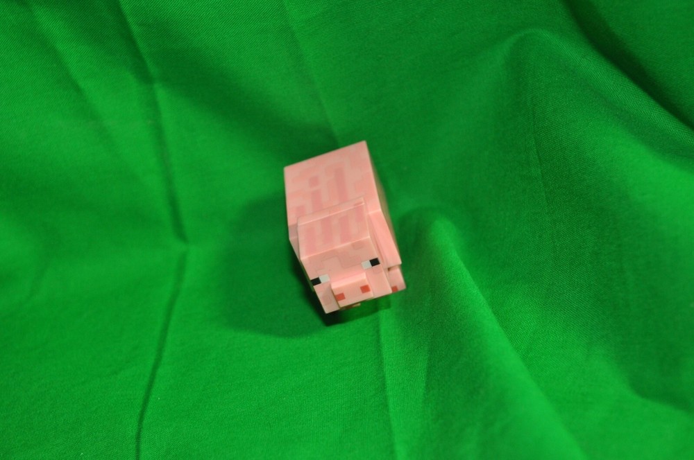 Minecraft Pig Figure Toy- 2.25 In, 2 In Moveable Legs good condition