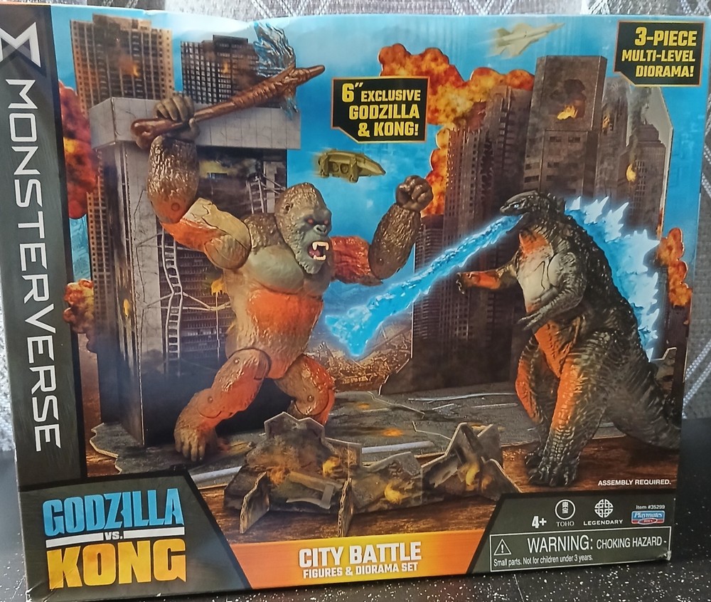 MONSTERVERSE: GODZILLA vs KONG: “City Battle” Action Figures and Diorama Set NIB