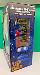 Lost In Space B-9 Robot Retro Edition Electronic Lights & Sounds Diamond Select