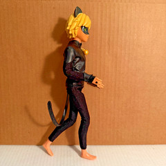 Original 2016 Bandai Miraculous Tales of Ladybug & Cat Noir Fashion Doll – 11″